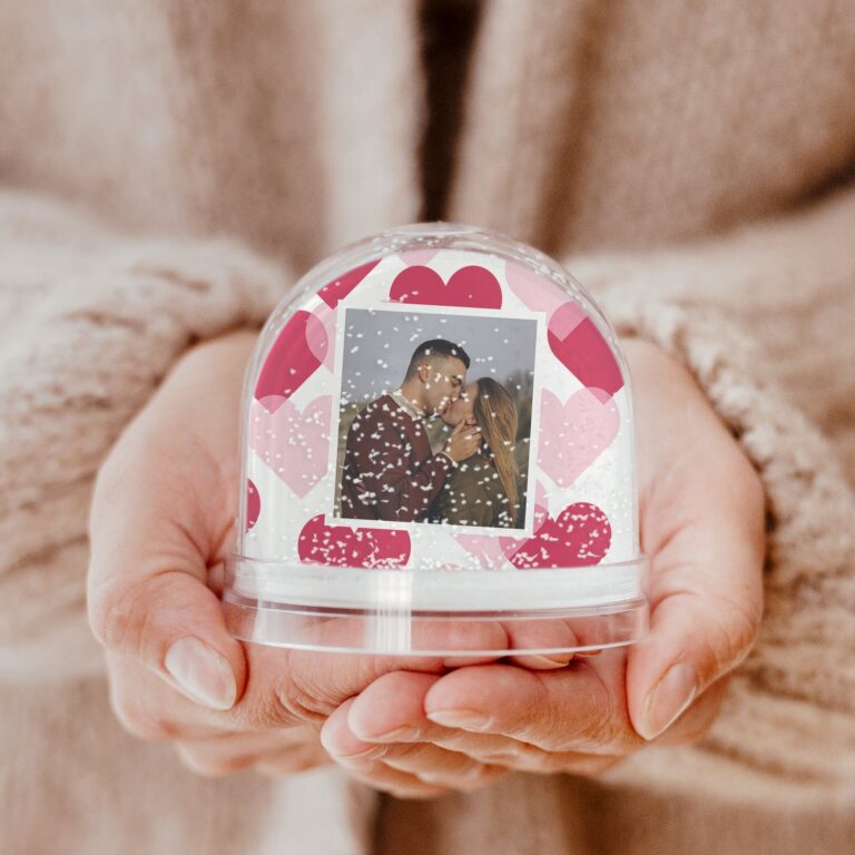 personalised snow globe – snow
