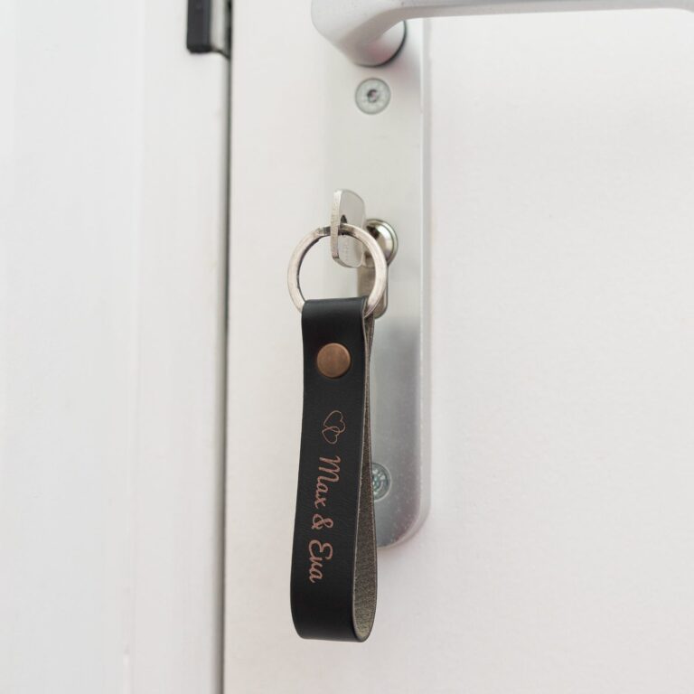 personalised key ring – leather – black – engraved – double sided