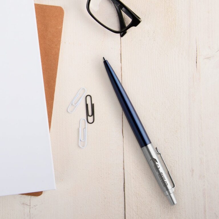 personalised ballpoint pen – parker – jotter – blue – right handed