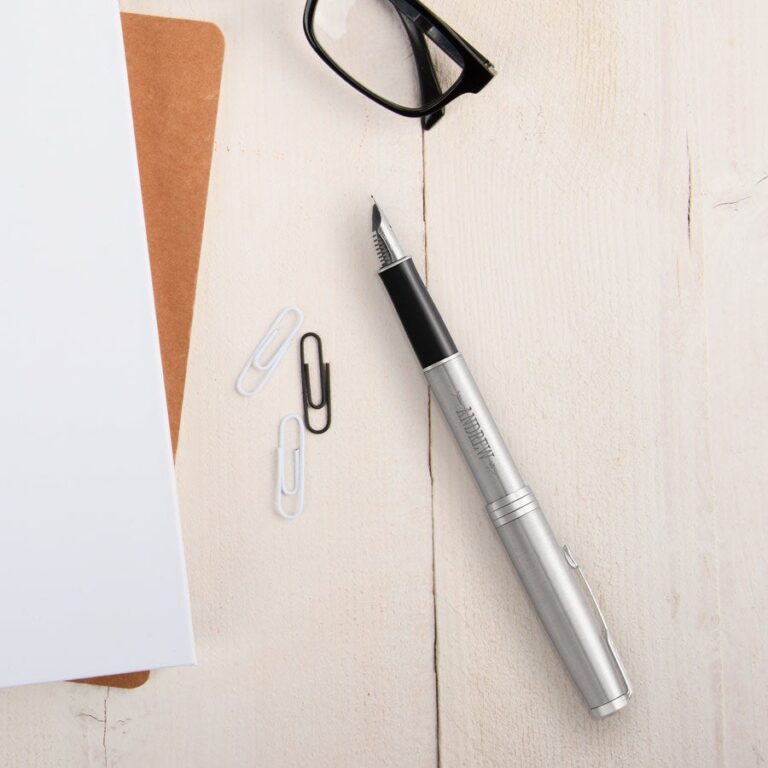 personalised fountain pen – parker – sonnet – silver – right handed