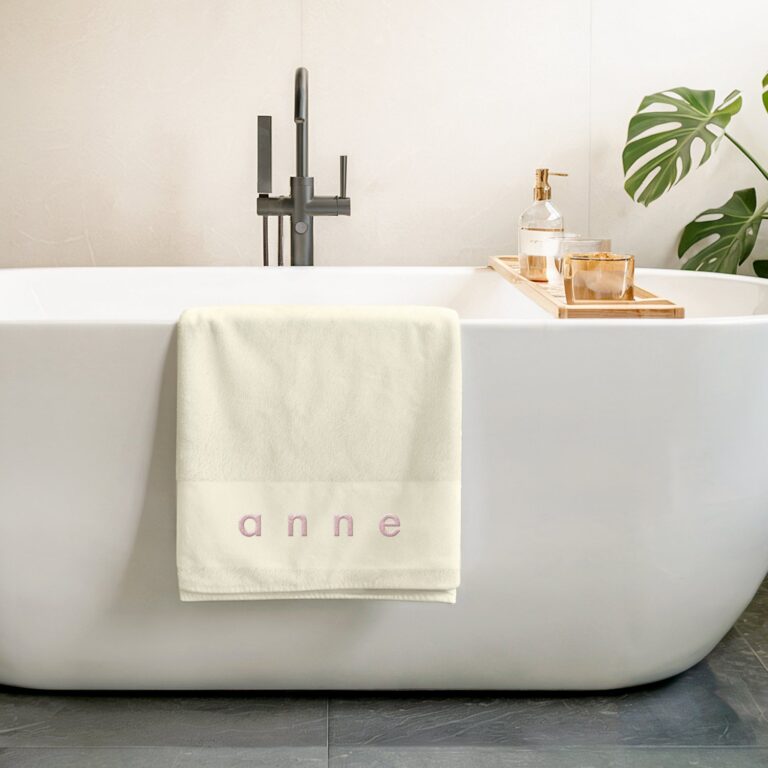 embroidered bath towel – beige