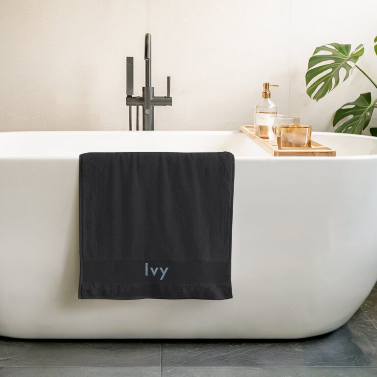 embroidered towel – black