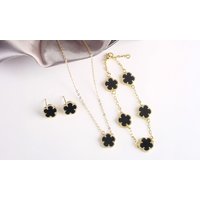 Four-Leaf Clover Themed Jewellery Set : Pink four leaf clover themed jewellery set : pink