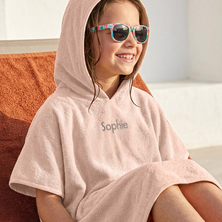 Kids poncho towel embroidered with name - 6/12 years - Pink kids poncho towel embroidered with name – 6/12 years – pink